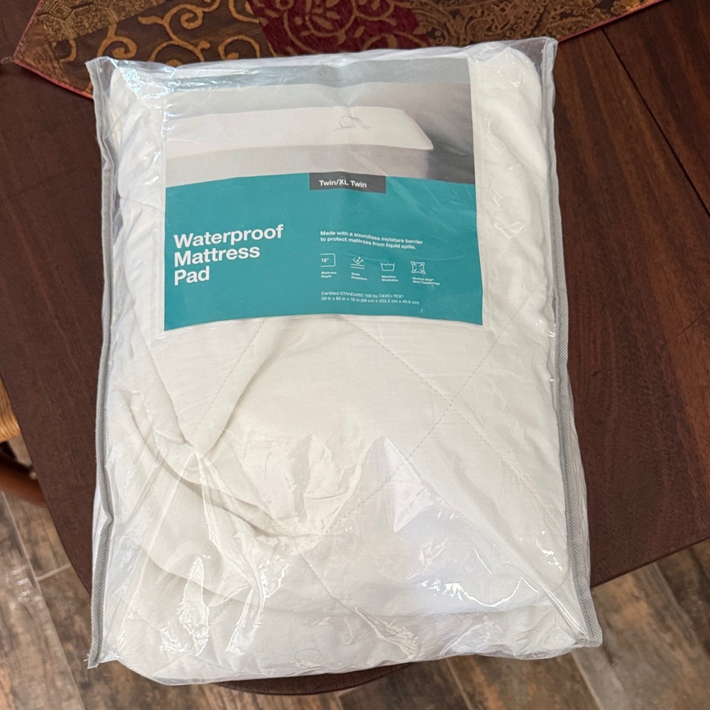Twin XL Waterproof Mattress Pad - White